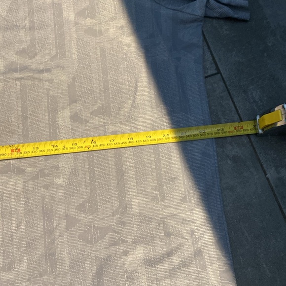 EUC Under Armour Tee - Picture 9 of 12